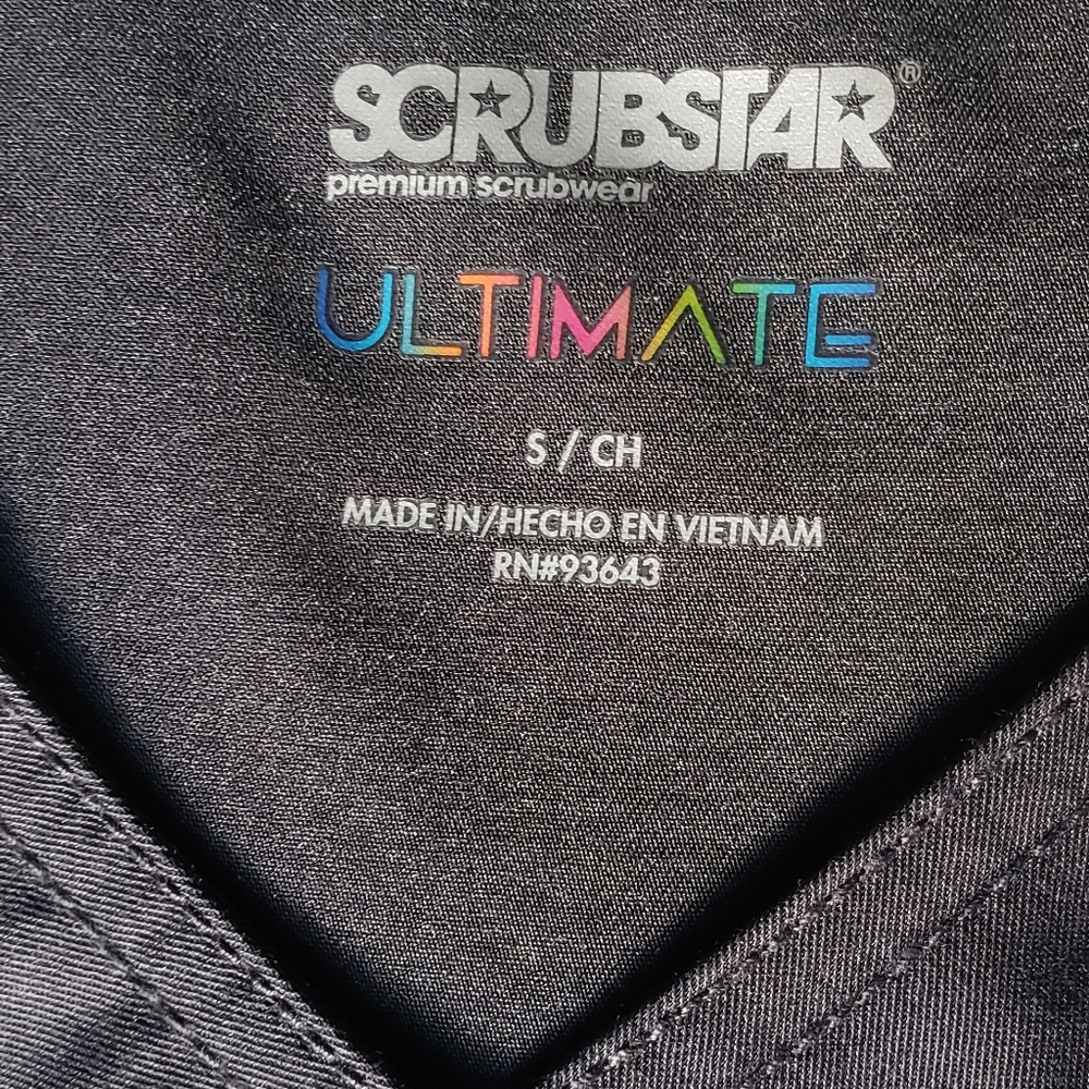 Small grey scrub star scrubs